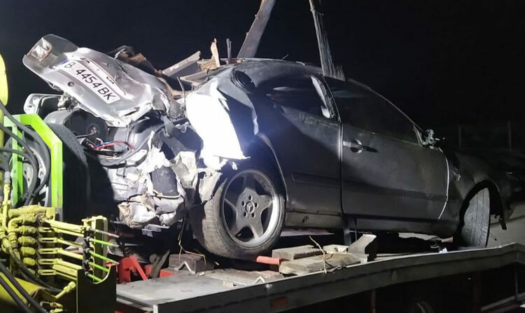 25-годишен водач загина на място след удар в дърво до ханче „Клокотница“