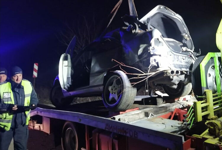 25-годишен водач загина на място след удар в дърво до ханче „Клокотница“