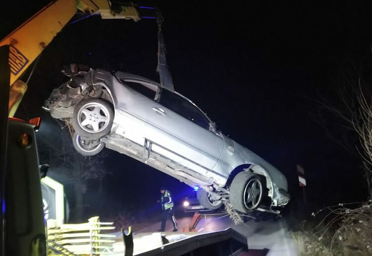 25-годишен водач загина на място след удар в дърво до ханче „Клокотница“