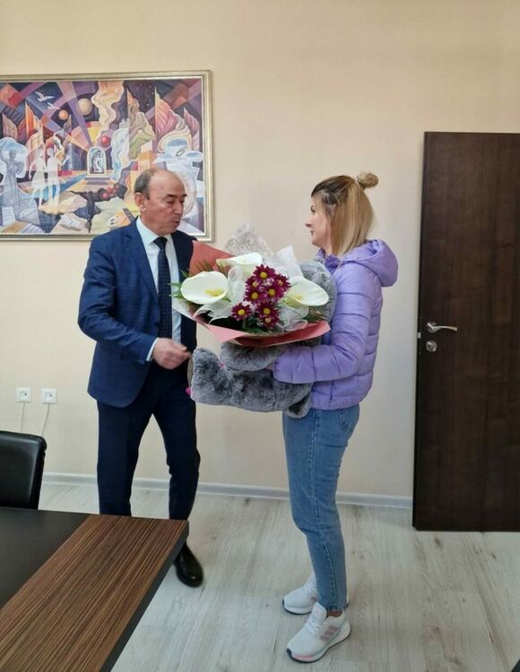 Община Асеновград с подаръци за първото бебе за 2023 г.