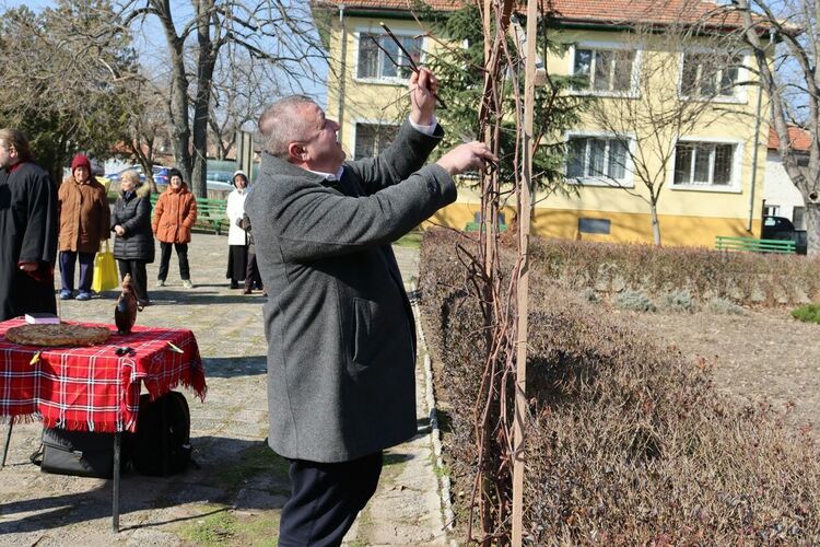 Трифон Зарезан празнуваха в Гарваново