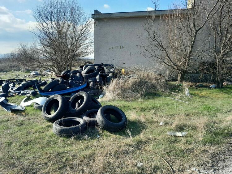 РИОСВ-Хасково: Кметът да организира почистване на сметището от гуми край „Бадема“