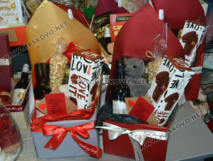 Напомняне с намигване за Деня на влюбените отправиха към мъжете от магазин за цветя