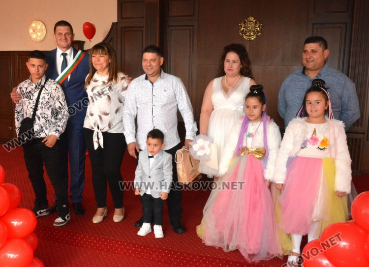 Да кажеш „Да“ на любимия човек след 16 години съвместен живот пред двете си деца