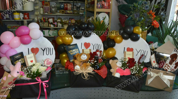 Напомняне с намигване за Деня на влюбените отправиха към мъжете от магазин за цветя