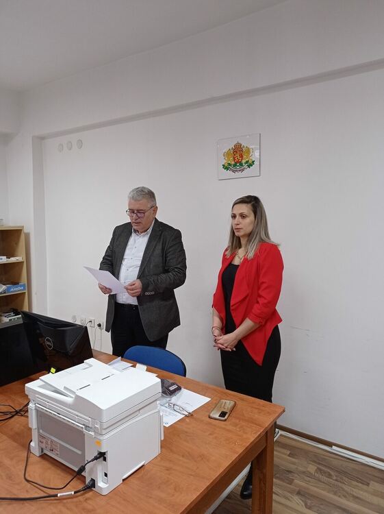 Областният управител Сабрутев връчи печата на РИК-Смолян