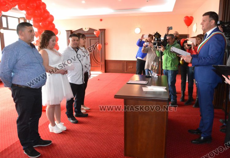 Да кажеш „Да“ на любимия човек след 16 години съвместен живот пред двете си деца