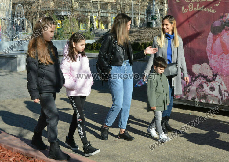 Предимно слънчево и леко повишение на температурата във вторник