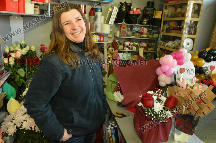 Напомняне с намигване за Деня на влюбените отправиха към мъжете от магазин за цветя