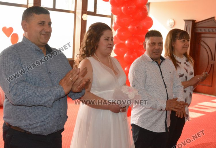 Да кажеш „Да“ на любимия човек след 16 години съвместен живот пред двете си деца