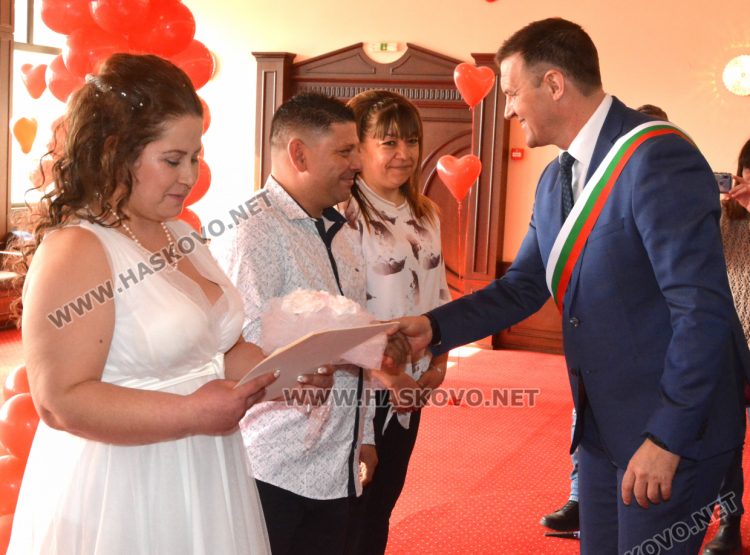 Да кажеш „Да“ на любимия човек след 16 години съвместен живот пред двете си деца