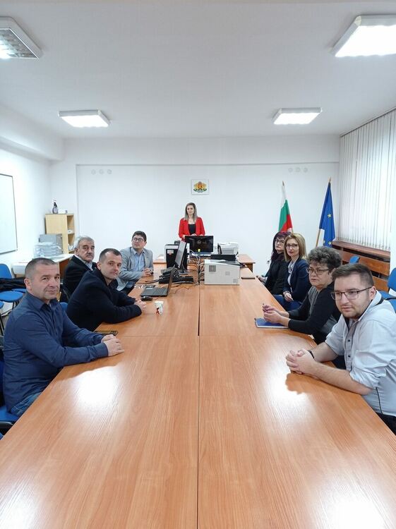 Областният управител Сабрутев връчи печата на РИК-Смолян