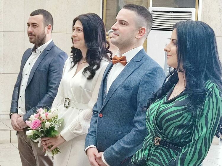 Две двойки се врекоха във вярност на днешния 14 февруари 