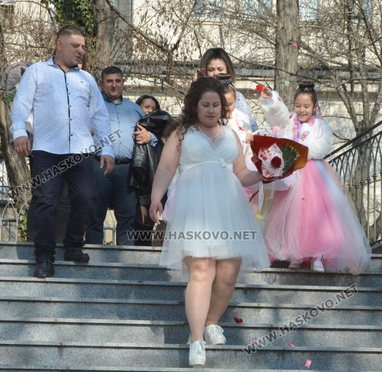 Да кажеш „Да“ на любимия човек след 16 години съвместен живот пред двете си деца