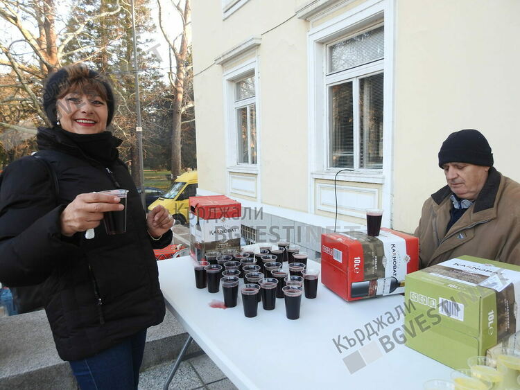 Константина Карабоюкова стана винар на годината в Кърджали, кърджалийци се спретнаха неповторим празник за Трифон Зарезан
