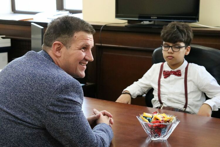 Кметът на Хасково награди носителя на златната купа на международната олимпиада по английски 