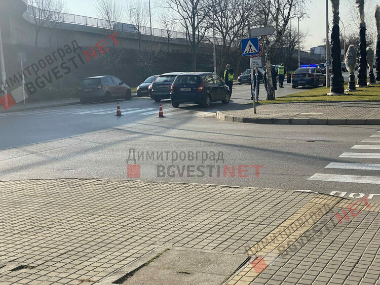 Блъснаха възрастна жена на пешеходна пътека в Димитровград