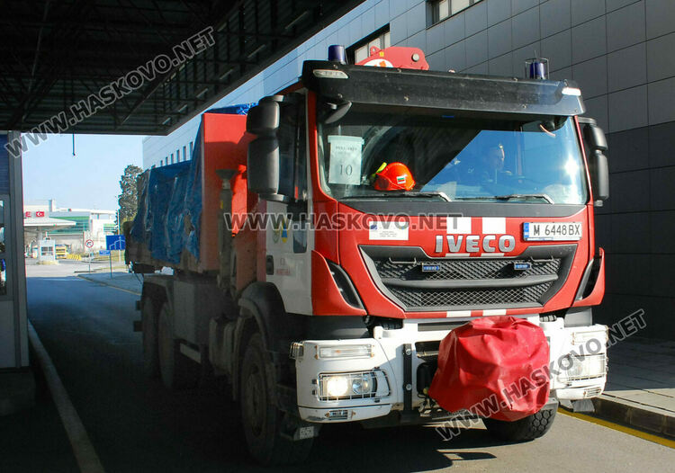 С аплодисменти турците изпращат българските пожарникари след спасителната им мисия в земетръсните зони 