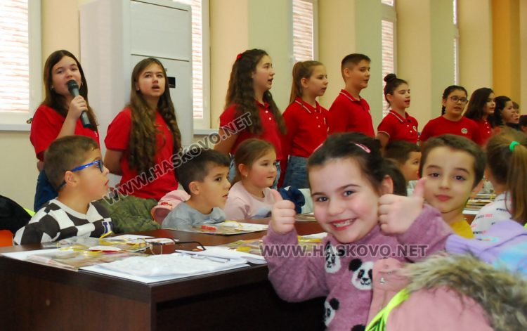 Поднасяне на цветя и открити уроци по родолюбие за Левски в едноименното училище