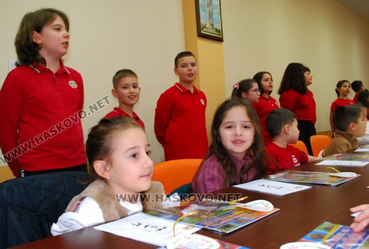 Поднасяне на цветя и открити уроци по родолюбие за Левски в едноименното училище