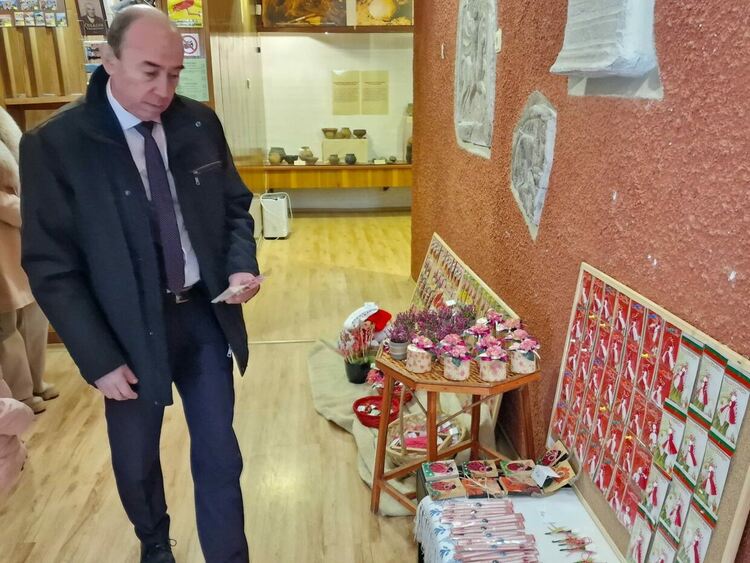 Мартенски благотворителен базар отвори врати в Асеновград 