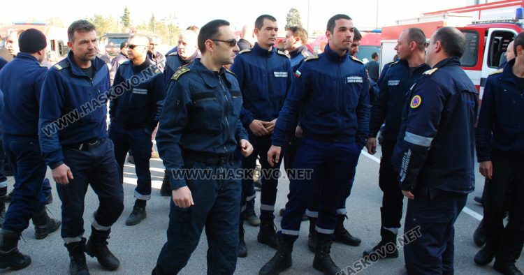 С аплодисменти турците изпращат българските пожарникари след спасителната им мисия в земетръсните зони 