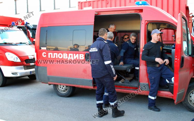 С аплодисменти турците изпращат българските пожарникари след спасителната им мисия в земетръсните зони 