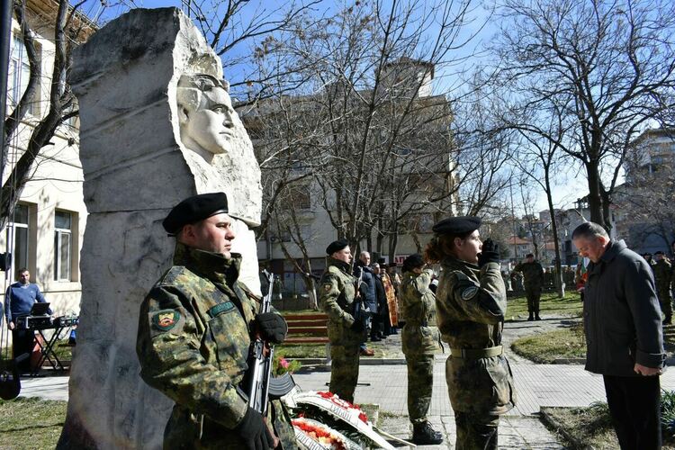 150 години безсмъртие - Асеновград се поклони пред Апостола на свободата 