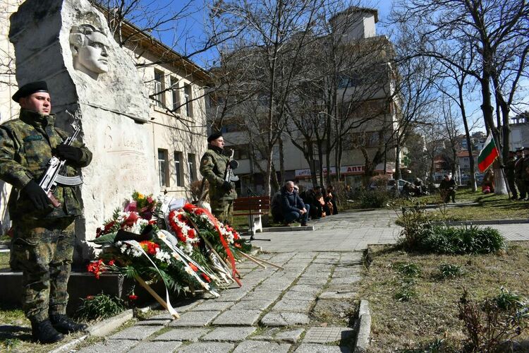 150 години безсмъртие - Асеновград се поклони пред Апостола на свободата 