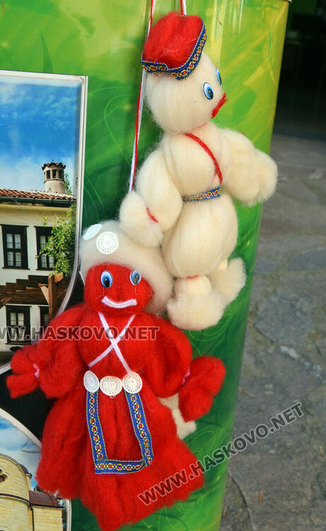 Туристическият център предлага мартеници със символите на Хасково 