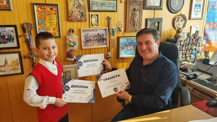 Данчо от "Славейков" с награди по логика и математика