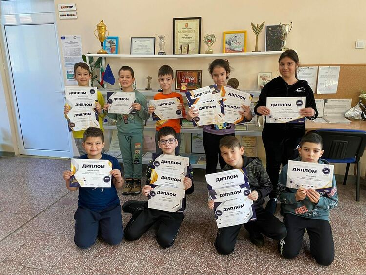 Диплом за отлично представяне във олимпиада за знания получи НУ "Христо Ботев"