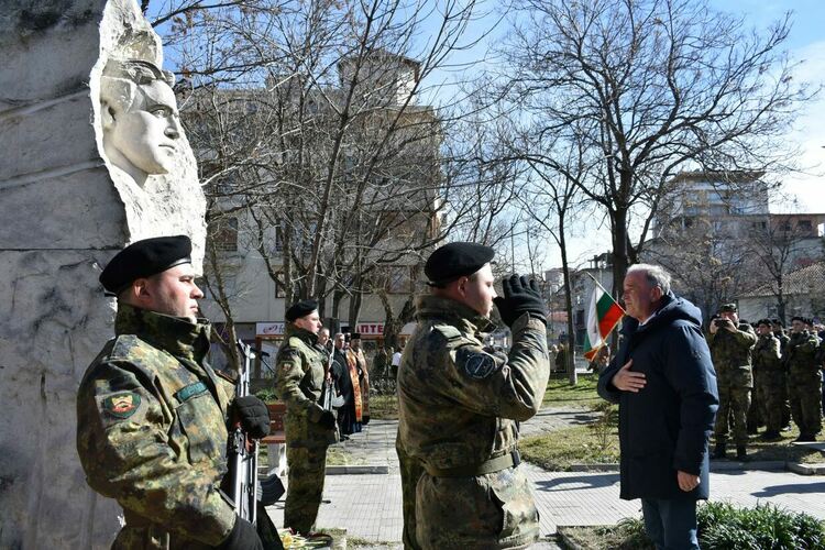 150 години безсмъртие - Асеновград се поклони пред Апостола на свободата 