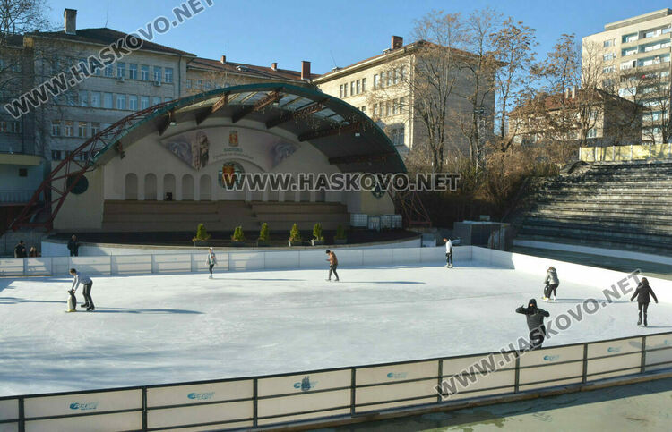 Последен работен ден за ледената пързалка в Хасково за сезона