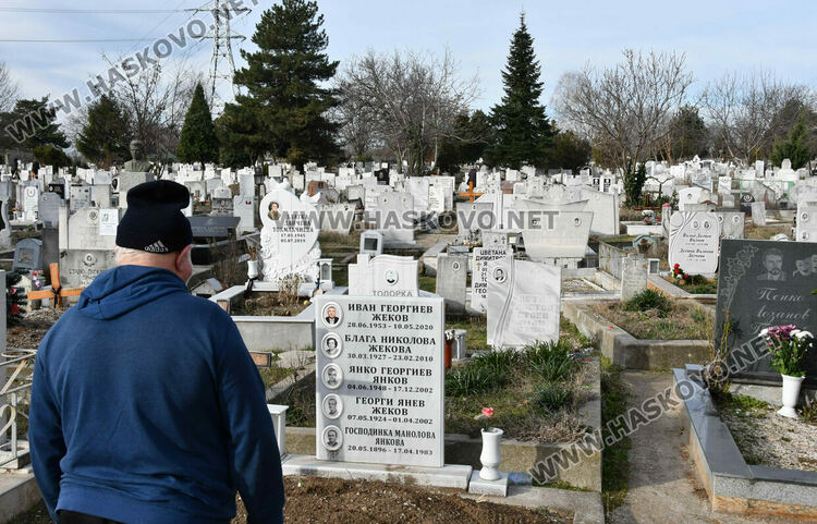 Хасковлии отдадоха почит към мъртвите на Голяма Задушница