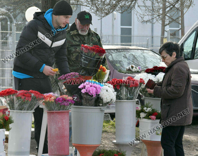 Хасковлии отдадоха почит към мъртвите на Голяма Задушница