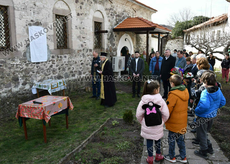 Откриха паметна плоча на Васил Левски в двора на църквата в Гарваново