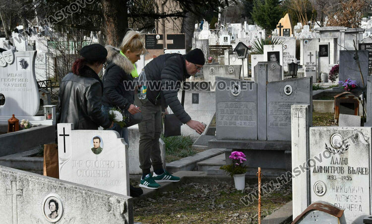 Хасковлии отдадоха почит към мъртвите на Голяма Задушница