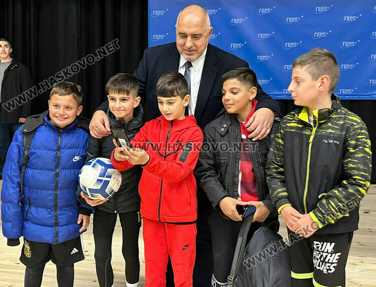 Кметове от Хасковско посрещнаха Бойко Борисов в Любимец