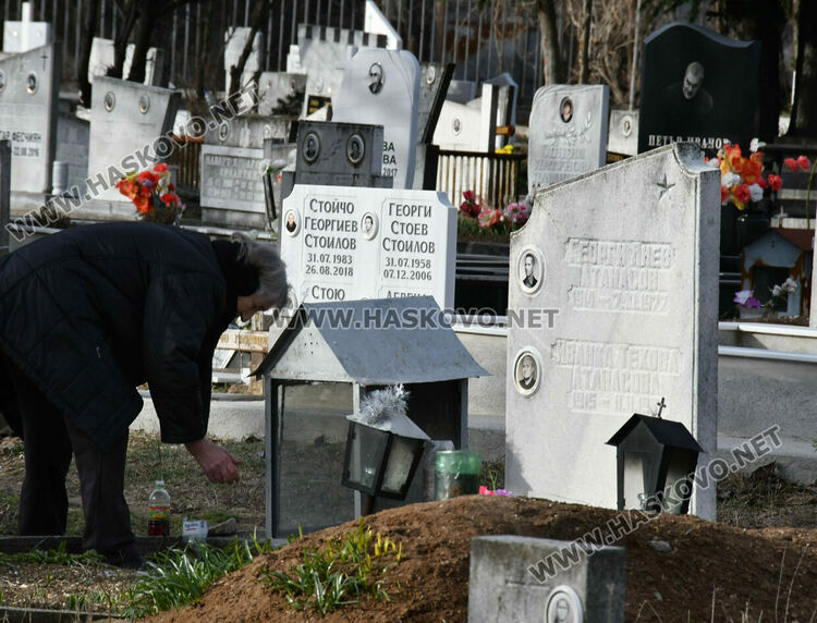 Хасковлии отдадоха почит към мъртвите на Голяма Задушница