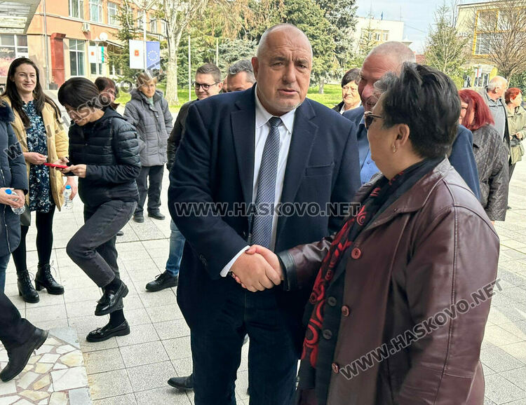 Кметове от Хасковско посрещнаха Бойко Борисов в Любимец