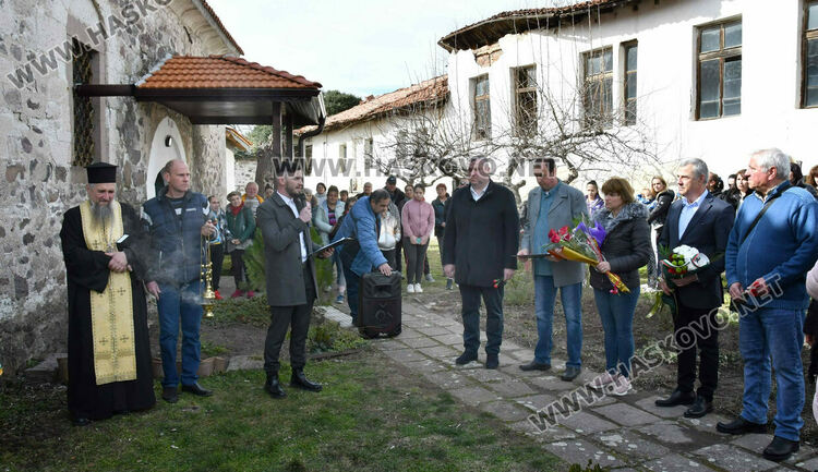 Откриха паметна плоча на Васил Левски в двора на църквата в Гарваново
