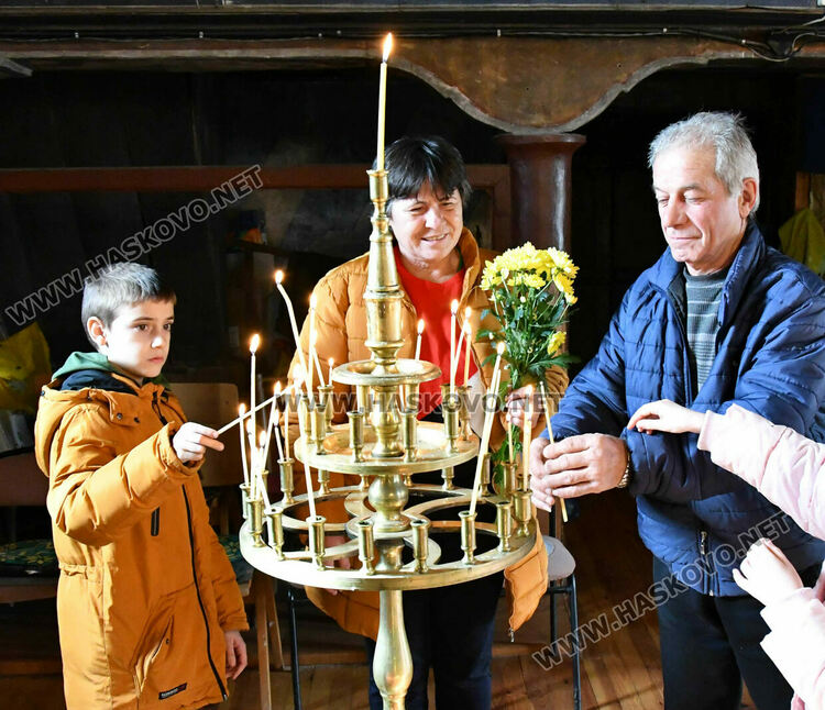 Откриха паметна плоча на Васил Левски в двора на църквата в Гарваново