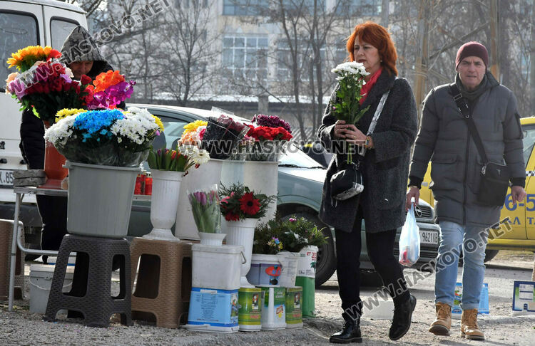 Хасковлии отдадоха почит към мъртвите на Голяма Задушница