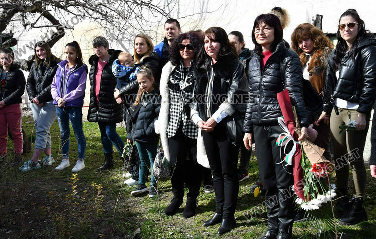 Откриха паметна плоча на Васил Левски в двора на църквата в Гарваново