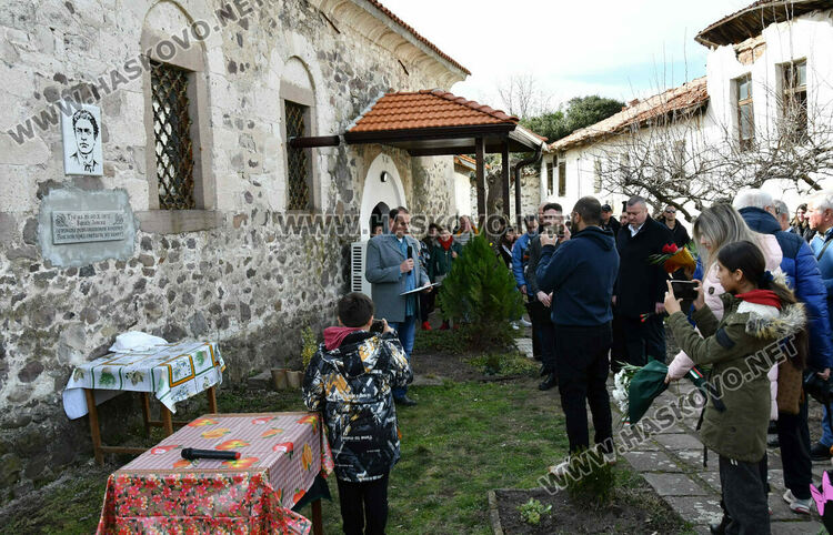Откриха паметна плоча на Васил Левски в двора на църквата в Гарваново