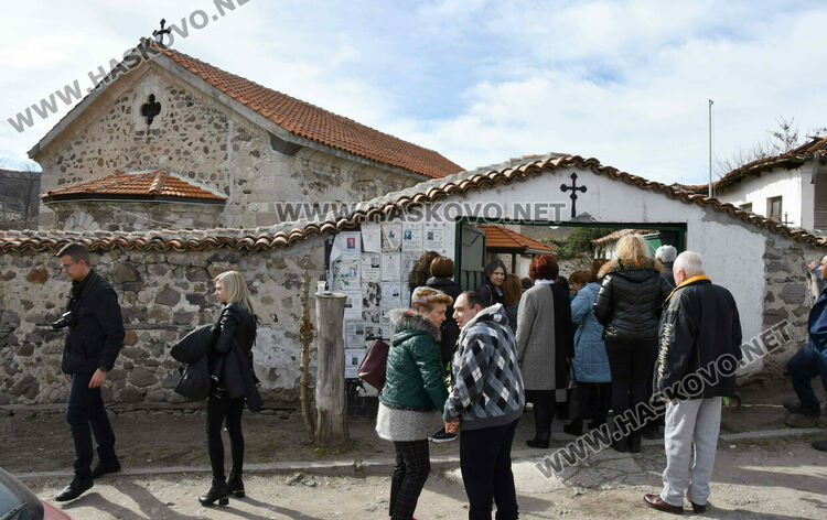 Откриха паметна плоча на Васил Левски в двора на църквата в Гарваново