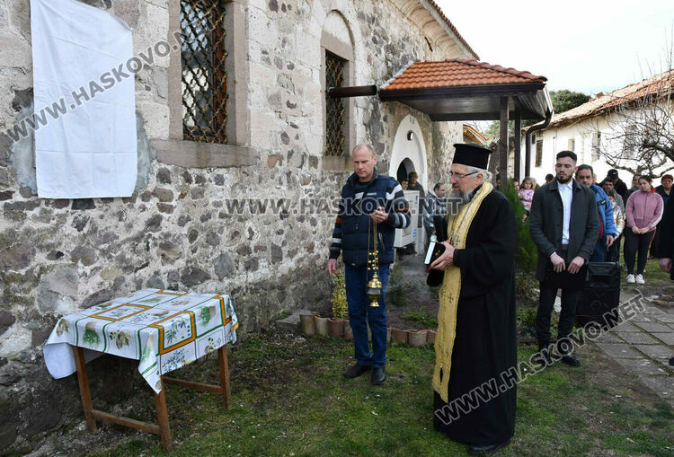 Откриха паметна плоча на Васил Левски в двора на църквата в Гарваново