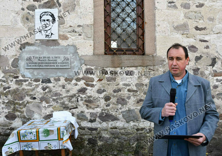 Откриха паметна плоча на Васил Левски в двора на църквата в Гарваново