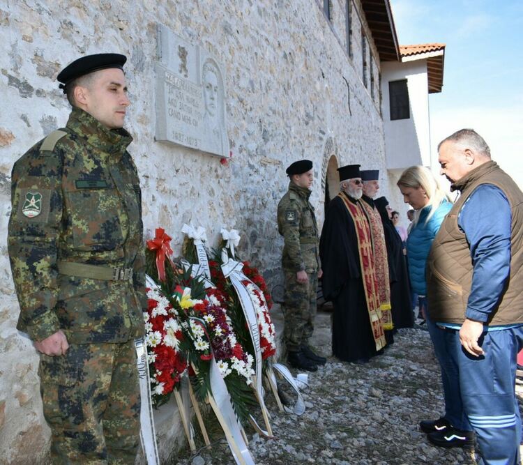 Стотици се стекоха в Мулдавския манастир, за да се преклонят пред Апостола